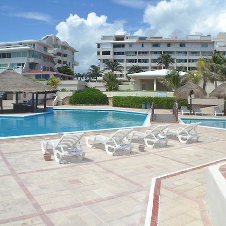 Brisas 10 Beachside Suites Cancun Exterior photo