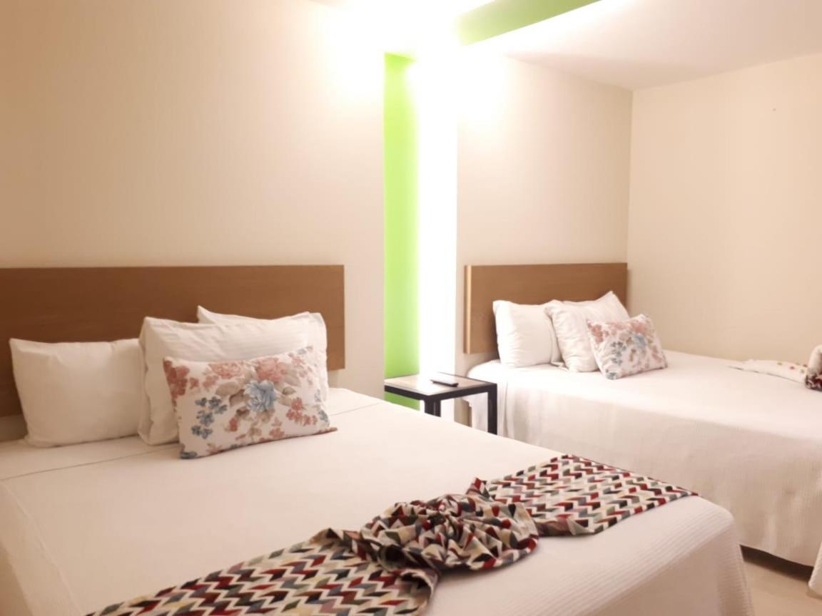 Brisas 10 Beachside Suites Cancun Exterior photo