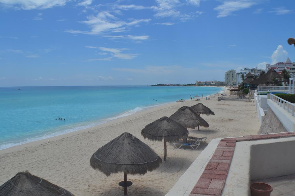 Brisas 10 Beachside Suites Cancun Exterior photo