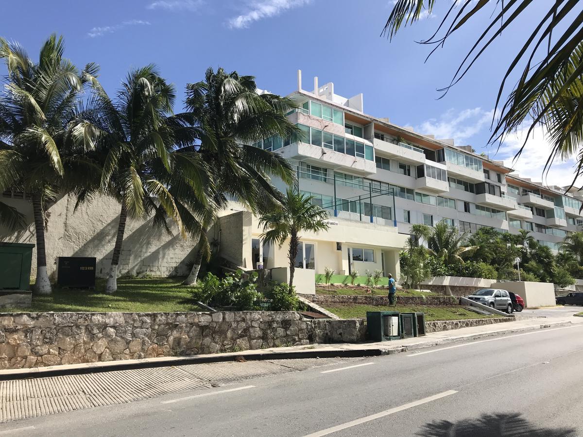 Brisas 10 Beachside Suites Cancun Exterior photo