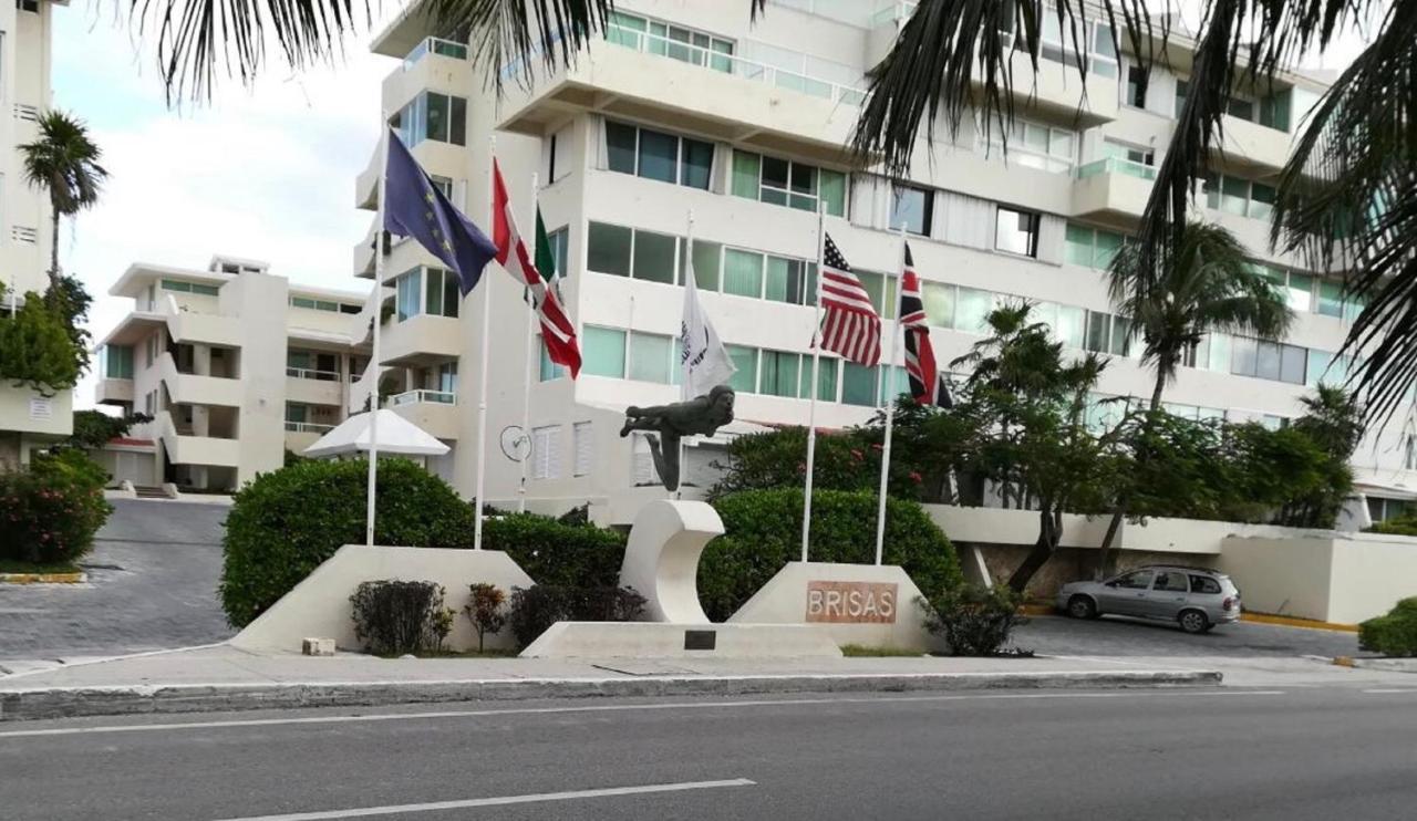 Brisas 10 Beachside Suites Cancun Exterior photo