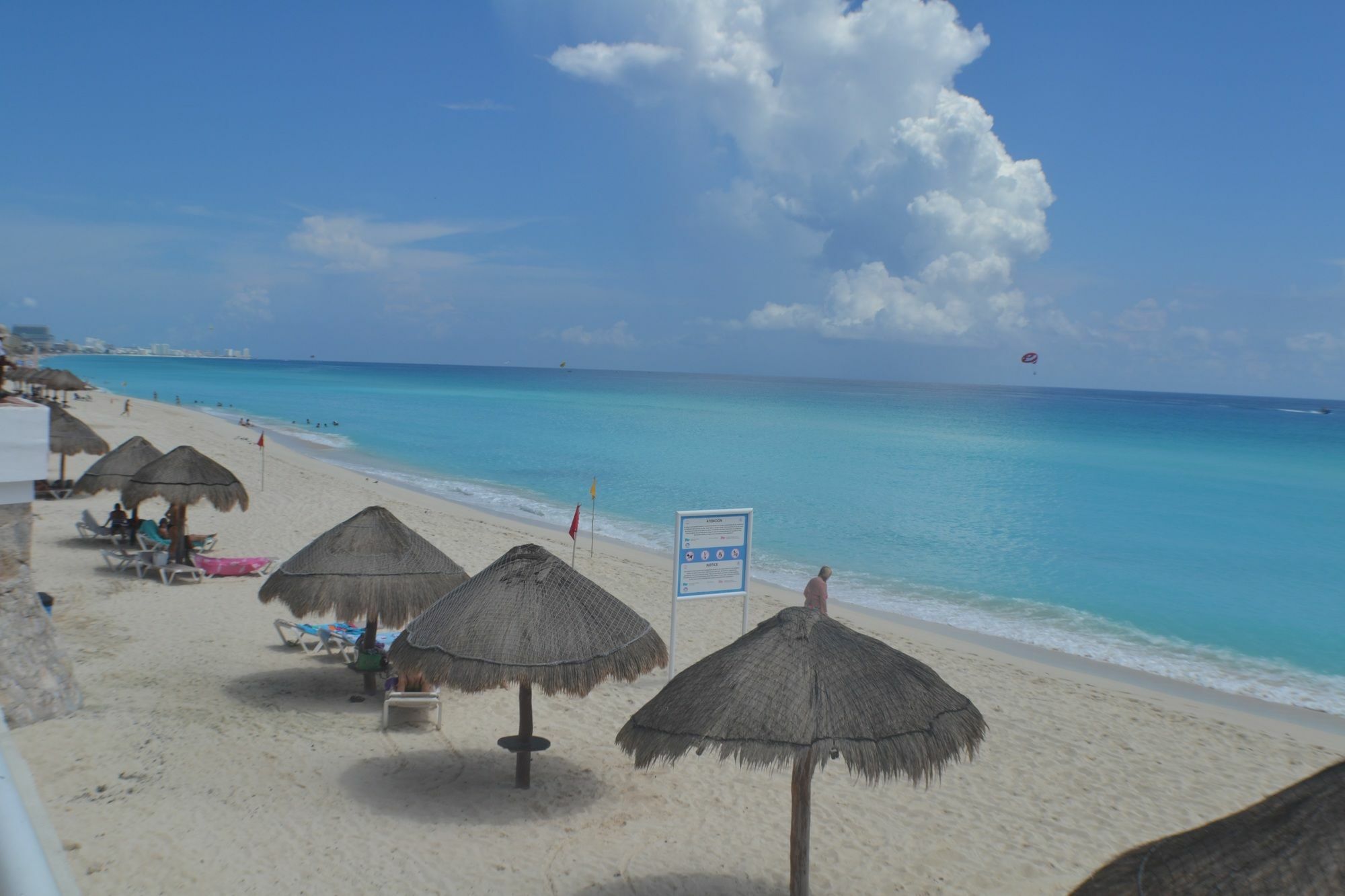 Brisas 10 Beachside Suites Cancun Exterior photo