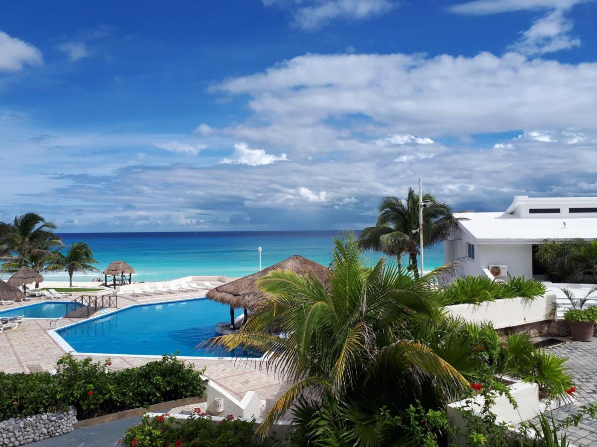 Brisas 10 Beachside Suites Cancun Exterior photo