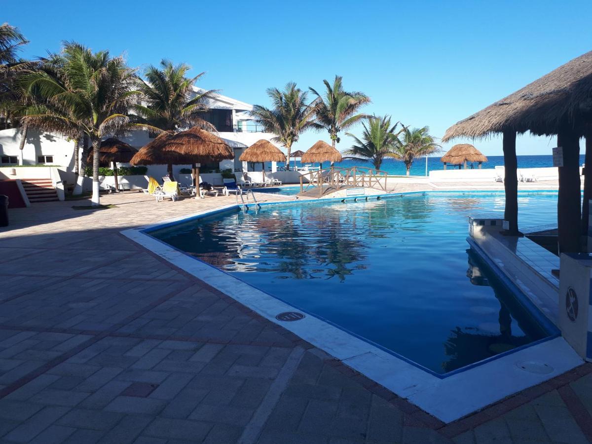 Brisas 10 Beachside Suites Cancun Exterior photo