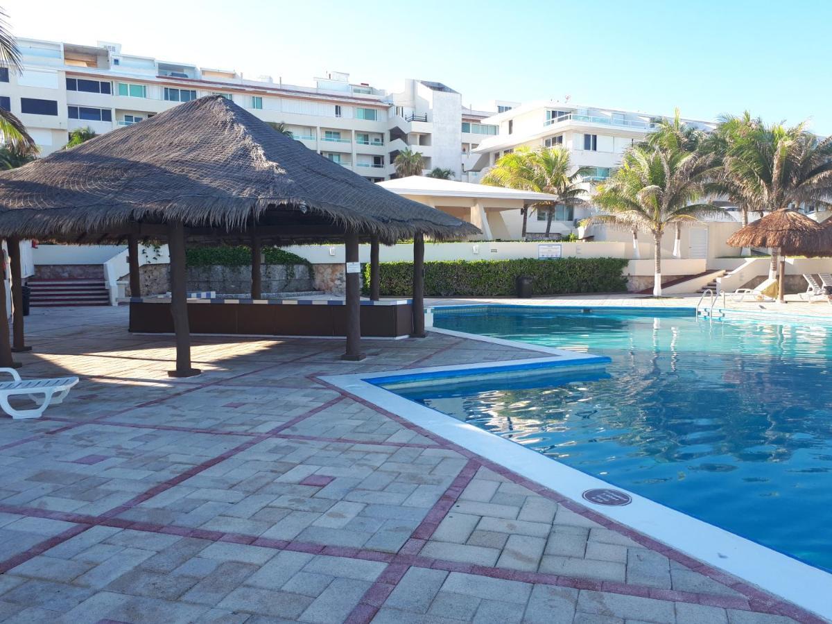 Brisas 10 Beachside Suites Cancun Exterior photo