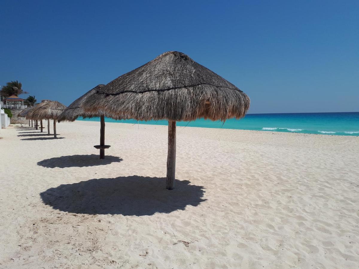 Brisas 10 Beachside Suites Cancun Exterior photo