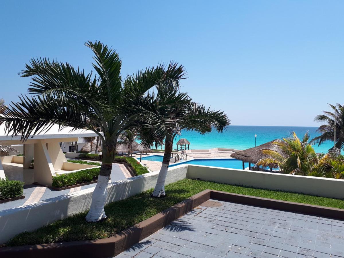 Brisas 10 Beachside Suites Cancun Exterior photo
