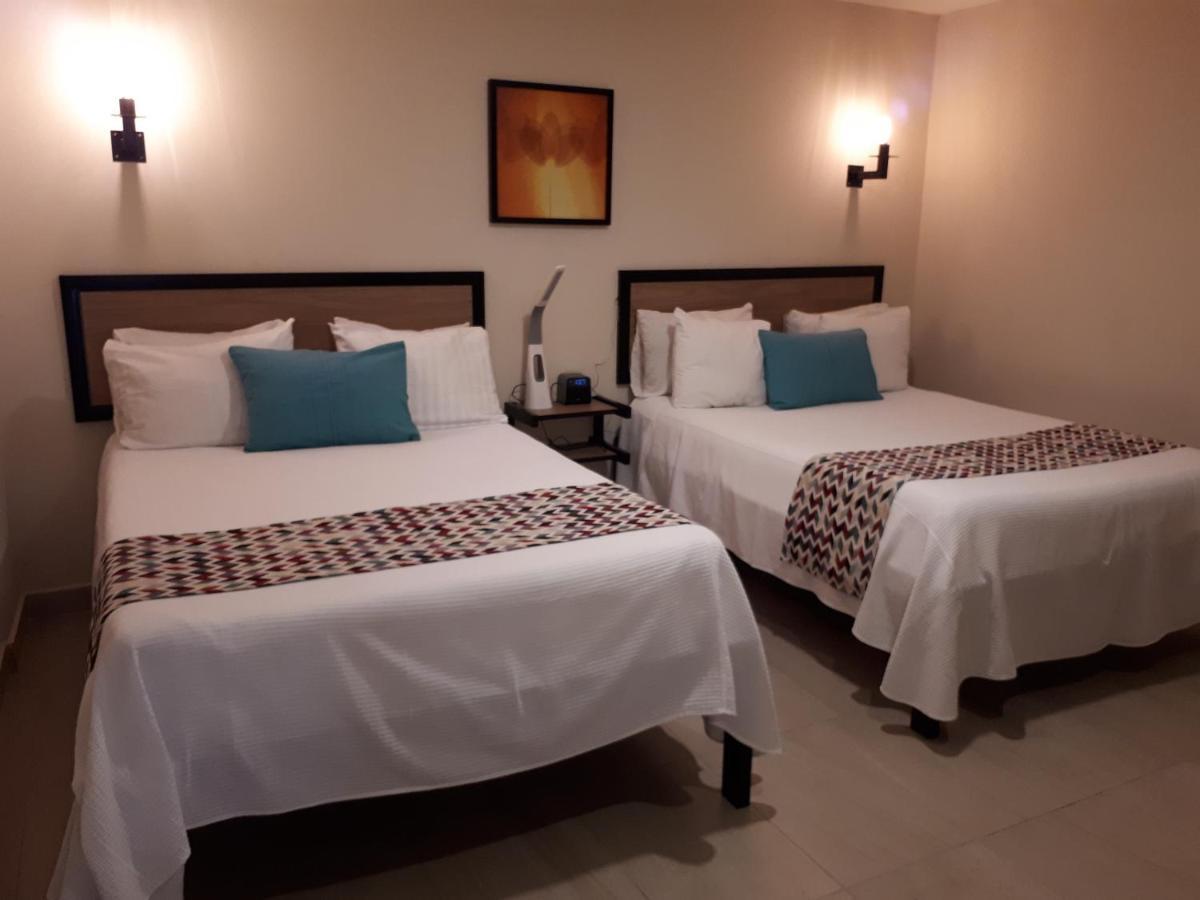 Brisas 10 Beachside Suites Cancun Exterior photo